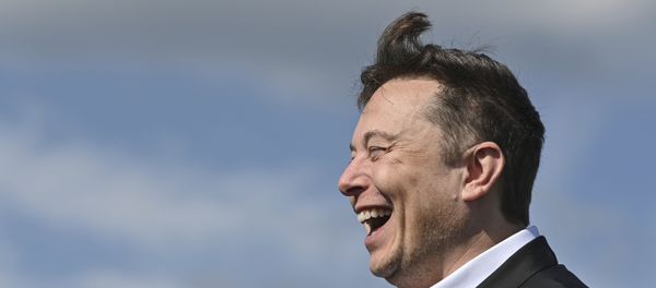 Technology entrepreneur Elon Musk laughs as he visits the Tesla Gigafactory construction site in Gruenheide near Berlin, Germany, Sept. 3, 2020. - Sputnik International