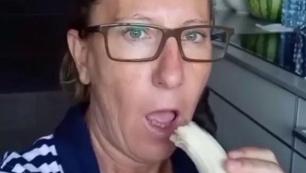 Eating banana - Sputnik International