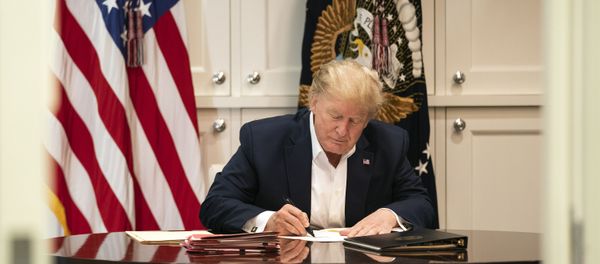 In this image released by the White House, President Donald Trump works in the Presidential Suite at Walter Reed National Military Medical Center in Bethesda, Md. Saturday, Oct. 3, 2020 In this image released by the White House, President Donald Trump works in the Presidential Suite at Walter Reed National Military Medical Center in Bethesda, Md. Saturday, Oct. 3, 2020 - Sputnik International