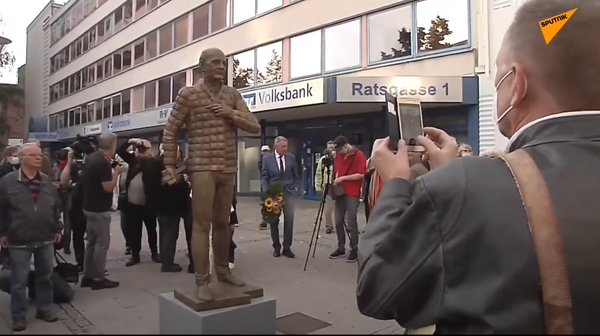 ‘Looks Like Bill Murray to Me’: Internet Chuckles Over Odd-Looking New Statue of Gorbachev ‘Looks Like Bill Murray to Me’: Internet Chuckles Over Odd-Looking New Statue of Gorbachev - Sputnik International
