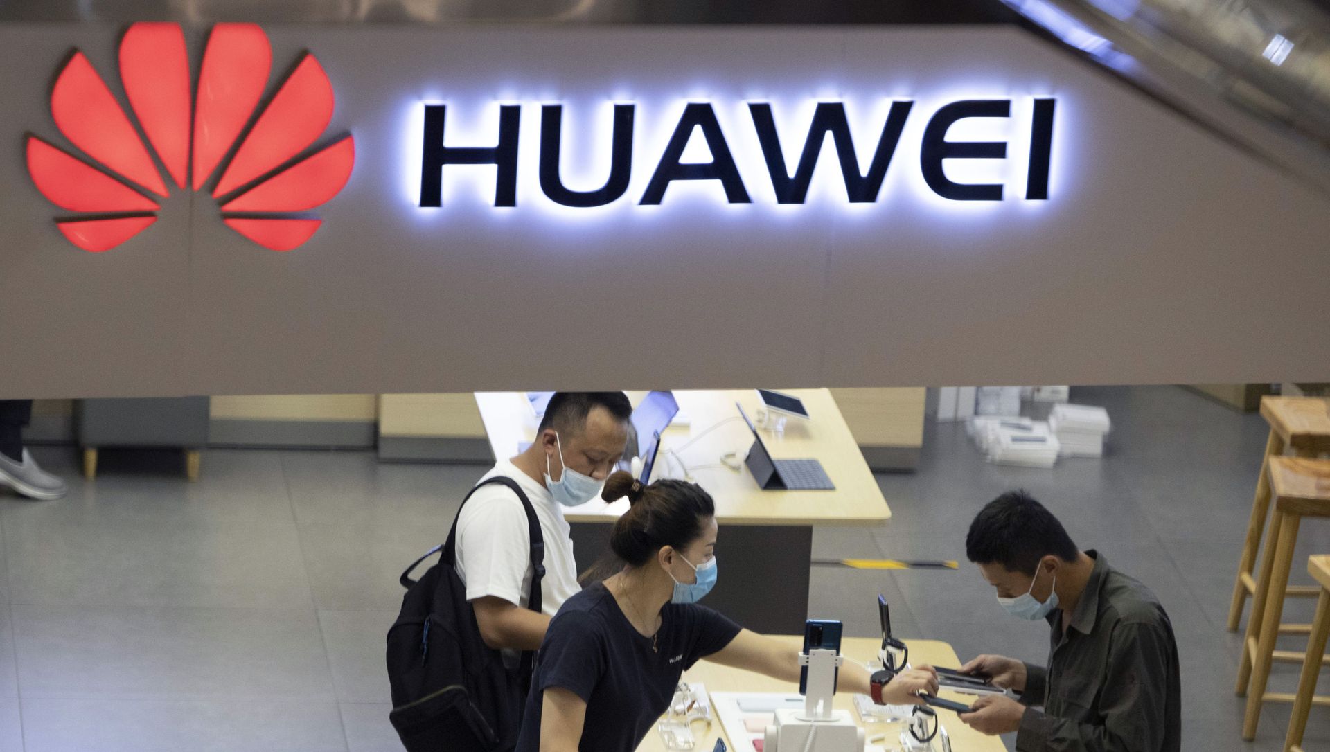 In this July 15, 2020, file photo, visitors wearing masks to curb the spread of the coronavirus look at the latest products at a Huawei store in Beijing. China accused Washington of damaging global trade with sanctions that threaten to cripple tech giant Huawei and said Tuesday it will protect Chinese companies but gave no indication of possible retaliation In this July 15, 2020, file photo, visitors wearing masks to curb the spread of the coronavirus look at the latest products at a Huawei store in Beijing. China accused Washington of damaging global trade with sanctions that threaten to cripple tech giant Huawei and said Tuesday it will protect Chinese companies but gave no indication of possible retaliation - Sputnik International, 1920, 02.03.2021