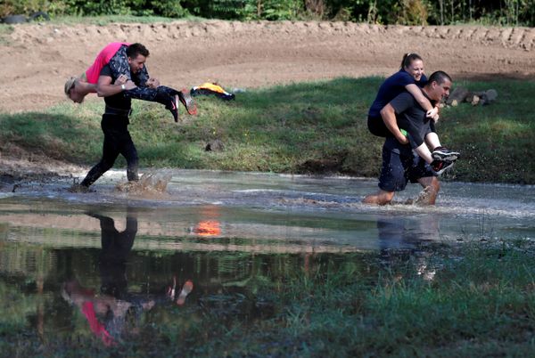 'Old Ball & Chain': Wife-Carrying Competition in Hungary - Sputnik International