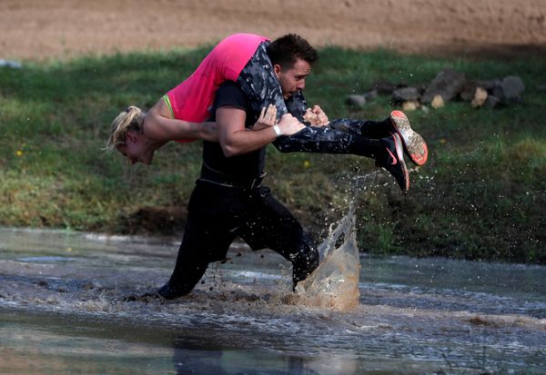 'Old Ball & Chain': Wife-Carrying Competition in Hungary - Sputnik International