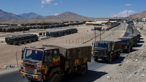 Military trucks carrying supplies move towards forward areas in the Ladakh region, September 15, 2020 - Sputnik International