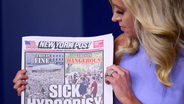 White House Press Secretary Kayleigh McEnany displays a copy of the New York Post newspaper while speaking to news reporters during a news conference inside the James S. Brady Briefing Room at the White House in Washington, U.S., June 17, 2020.  - Sputnik International