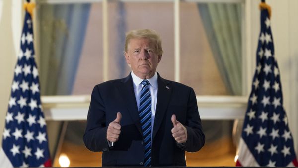 President Donald Trump gives thumbs up on the Blue Room Balcony upon returning to the White House Monday, Oct. 5, 2020, in Washington, after leaving Walter Reed National Military Medical Center, in Bethesda, Md. President Donald Trump gives thumbs up on the Blue Room Balcony upon returning to the White House Monday, Oct. 5, 2020, in Washington, after leaving Walter Reed National Military Medical Center, in Bethesda, Md. - Sputnik International