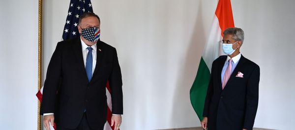 U.S. Secretary of State Mike Pompeo (L) and Indian Foreign Minister Subrahmanyam Jaishankar pose as they attend their meeting in Tokyo on October 6, 2020 ahead of the four Indo-Pacific nations' foreign ministers meeting. - Sputnik International