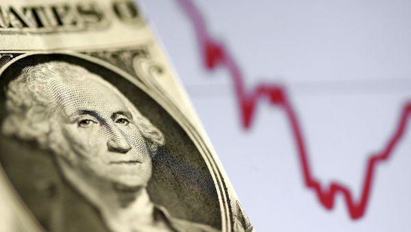 FILE PHOTO: A U.S. dollar note is seen in front of a stock graph in this picture illustration FILE PHOTO: A U.S. dollar note is seen in front of a stock graph in this picture illustration - Sputnik International