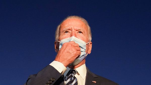 U.S. Democratic presidential candidate Joe Biden speaks to reporters upon his departure from Hagerstown, Maryland after to a campaign event in Gettysburg, Pennsylvania U.S., October 6, 2020 - Sputnik International