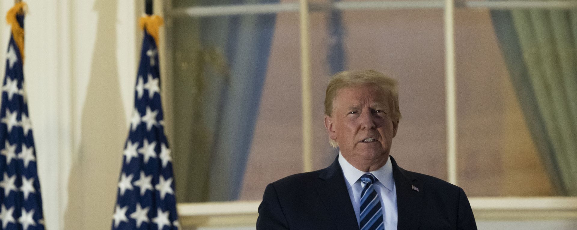 President Donald Trump removes his mask as he stands on the Blue Room Balcony upon returning to the White House on Monday, 5 October 2020, in Washington, after leaving Walter Reed National Military Medical Center, in Bethesda, MD. Trump announced he'd tested positive for COVID-19 on 2 October. President Donald Trump removes his mask as he stands on the Blue Room Balcony upon returning to the White House on Monday, 5 October 2020, in Washington, after leaving Walter Reed National Military Medical Center, in Bethesda, MD. Trump announced he'd tested positive for COVID-19 on 2 October. - Sputnik International, 1920, 10.08.2021
