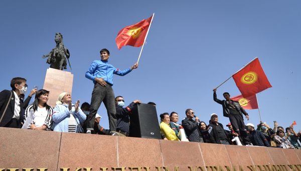 People protest during a rally against the results of a parliamentary vote in Bishkek, Kyrgyzstan, Monday, Oct. 5, 2020 - Sputnik International
