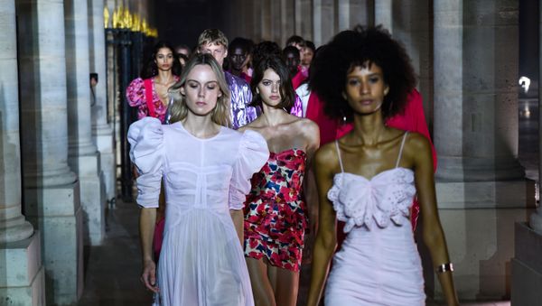 Elegance on Display: Most Beautiful Models During Paris Fashion Week - Sputnik International