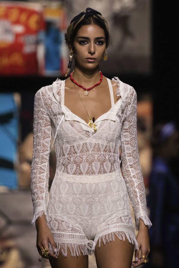 Elegance on Display: Most Beautiful Models During Paris Fashion Week - Sputnik International