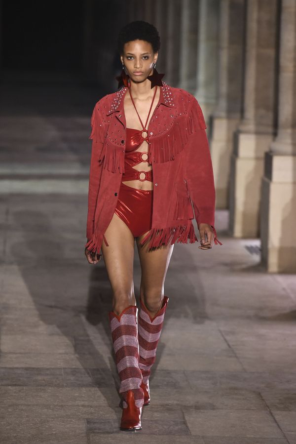 Elegance on Display: Most Beautiful Models During Paris Fashion Week - Sputnik International