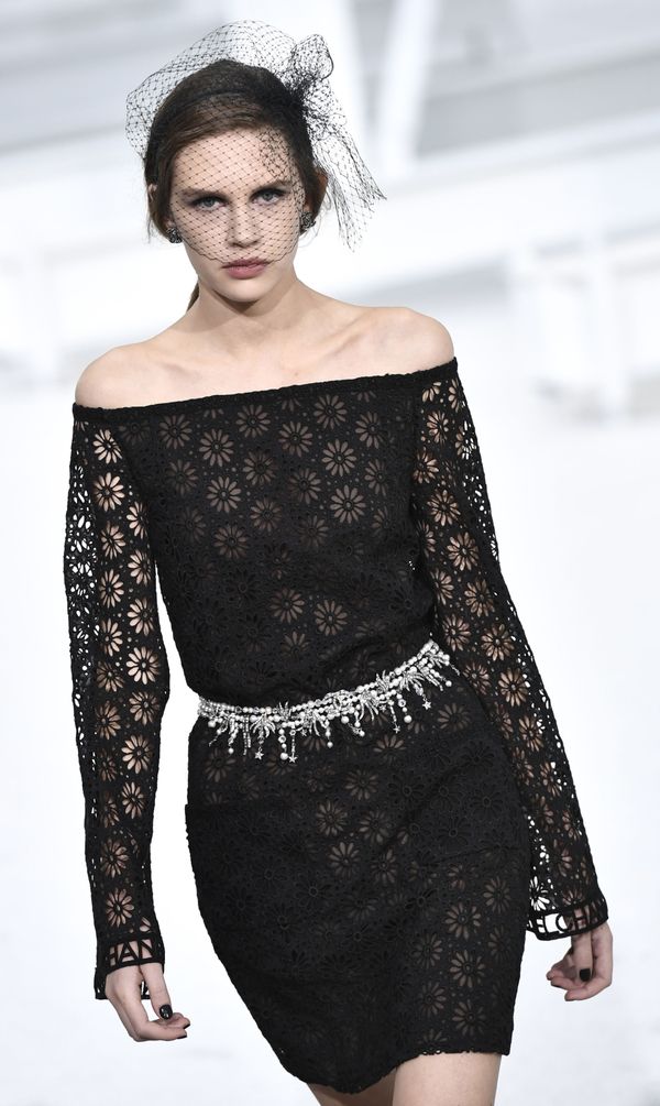 Elegance on Display: Most Beautiful Models During Paris Fashion Week - Sputnik International