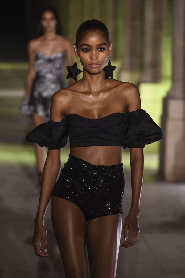 Elegance on Display: Most Beautiful Models During Paris Fashion Week - Sputnik International