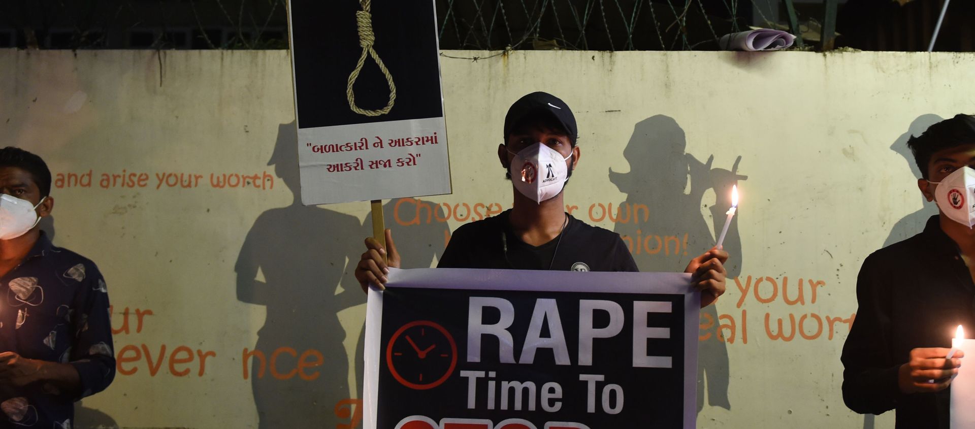 Protesters display placards to condemn the alleged gang-rape and murder of a low-caste teenaged woman in Uttar Pradesh state during a candlelight vigil in Ahmedabad on October 6, 2020.  - Sputnik International, 1920, 07.10.2020
