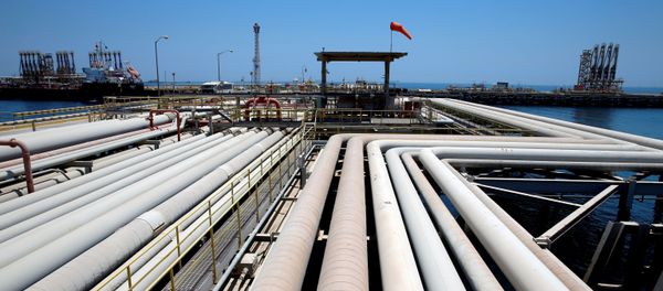 FILE PHOTO: An oil tanker is being loaded at Saudi Aramco's Ras Tanura oil refinery and oil terminal in Saudi Arabia May 21, 2018 FILE PHOTO: An oil tanker is being loaded at Saudi Aramco's Ras Tanura oil refinery and oil terminal in Saudi Arabia May 21, 2018 - Sputnik International
