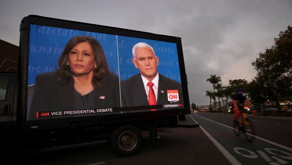 A digital truck broadcasts the debate between U.S. Vice President Mike Pence and Democratic vice-presidential nominee Kamala Harris outside a tavern in San Diego, California, U.S., October, 7, 2020.  - Sputnik International