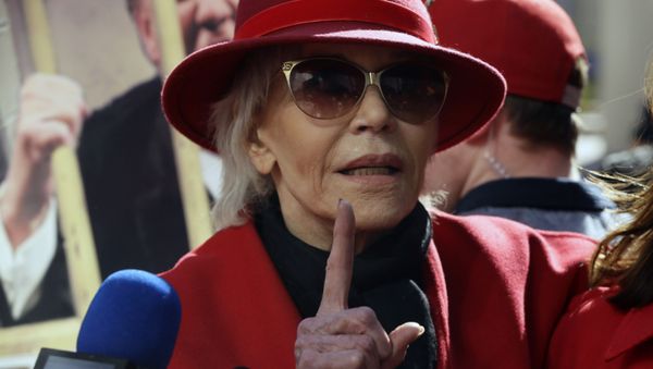 Two-time Oscar winner Jane Fonda, 82, leads her Fire Drill Fridays rally, calling for action to address climate change at Los Angeles City Hall Friday, Feb. 7, 2020. - Sputnik International