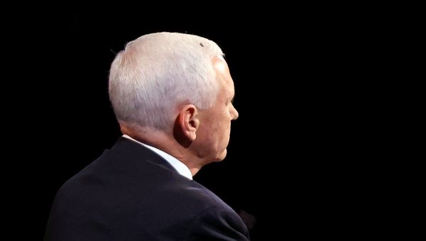 A fly is seen on the head of U.S. Vice President Mike Pence as he takes part in the 2020 vice presidential debate with the Democratic vice presidential nominee and U.S. Senator Kamala Harris (not pictured) on the campus of the University of Utah in Salt Lake City, Utah, U.S., October 7, 2020 - Sputnik International
