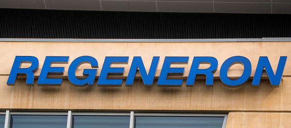 The Regeneron Pharmaceuticals company logo is seen on a building at the company's Westchester campus in Tarrytown, New York, U.S. September 17, 2020. - Sputnik International