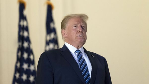 President Donald Trump stands on the Blue Room Balcony upon returning to the White House Monday, Oct. 5, 2020, in Washington - Sputnik International