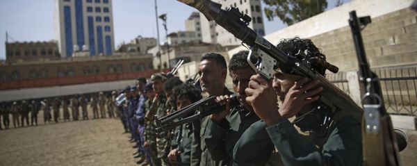 Houthi rebel fighters display their weapons during a gathering aimed at mobilising more fighters for the Iranian-backed Houthi movement, in Sanaa, Yemen, Thursday, 20 February 2020. The Houthi rebels control the capital, Sanaa, and much of the country’s north, where most of the population lives. They are at war with a U.S.-backed, Saudi-led coalition fighting on behalf of the internationally recognised government. - Sputnik International