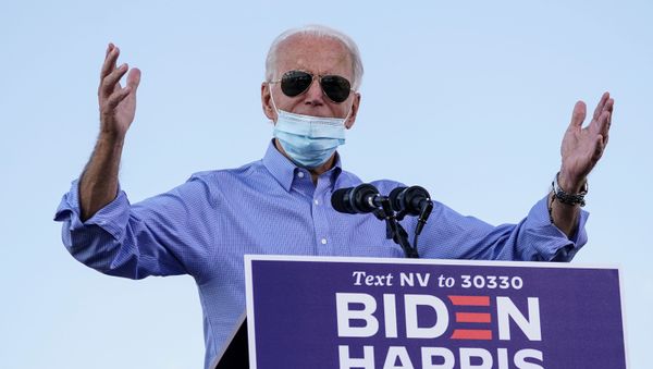 Democrat US presidential nominee Joe Biden speaks during a drive-in campaign event at the Southeast Career Technical Academy in Las Vegas, Nevada, 9 October 2020. - Sputnik International