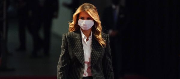In this Sept. 29, 2020, file photo, first lady Melania Trump, wearing a facemask, walks towards her seat for the during the first presidential debate Tuesday, Sept. 29, 2020, at Case Western University and Cleveland Clinic, in Cleveland, Ohio In this Sept. 29, 2020, file photo, first lady Melania Trump, wearing a facemask, walks towards her seat for the during the first presidential debate Tuesday, Sept. 29, 2020, at Case Western University and Cleveland Clinic, in Cleveland, Ohio - Sputnik International