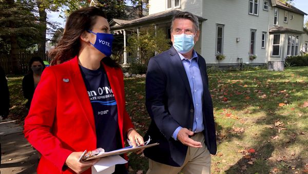 Michigan Gov. Gretchen Whitmer campaigns with Dan O'Neil, a Democratic candidate for the Michigan House in Traverse City, Mich., Friday, Oct. 9, 2020. Whitmer visited the area the day after police announced a foiled plot to kidnap the governor.  - Sputnik International
