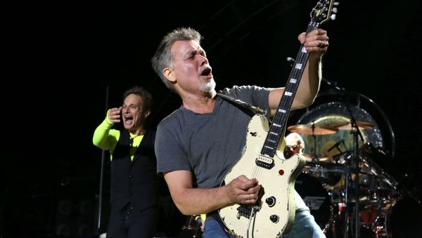 David Lee Roth, left, and Eddie Van Halen of Van Halen perform at the Nikon at Jones Beach Theater on Thursday, Aug. 13, 2015, in Wantagh, N.Y. - Sputnik International