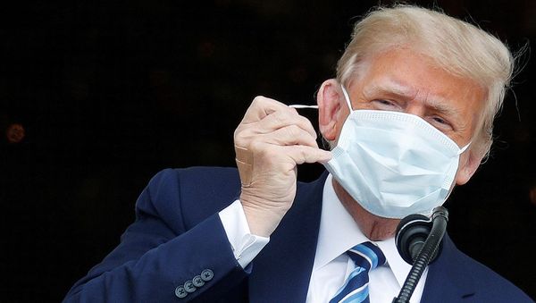 U.S. President Donald Trump, with bandages seen on his hand, takes off his face mask as he comes out on a White House balcony to speak to supporters gathered on the South Lawn for a campaign rally that the White House is calling a peaceful protest in Washington, U.S., October 10, 2020. U.S. President Donald Trump, with bandages seen on his hand, takes off his face mask as he comes out on a White House balcony to speak to supporters gathered on the South Lawn for a campaign rally that the White House is calling a peaceful protest in Washington, U.S., October 10, 2020. - Sputnik International