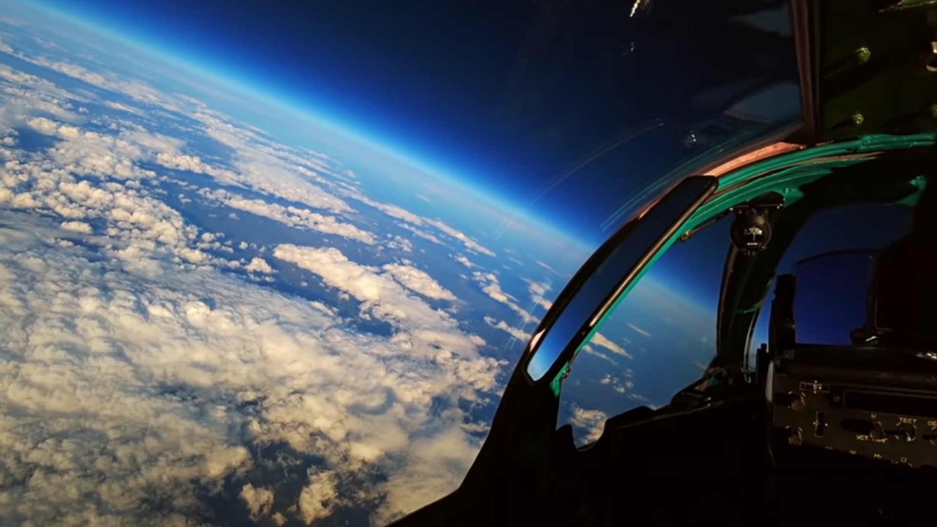 Screengrab of Russian Defence Ministry footage of MiG-31 practicing combat in the stratosphere. Screengrab of Russian Defence Ministry footage of MiG-31 practicing combat in the stratosphere. - Sputnik International, 1920, 16.05.2021