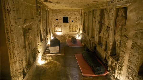 Several sarcophagi are displayed inside a tomb at the Saqqara archaeological site, 30 kilometers (19 miles) south of Cairo, Egypt, on Saturday, 3 October 2020 - Sputnik International