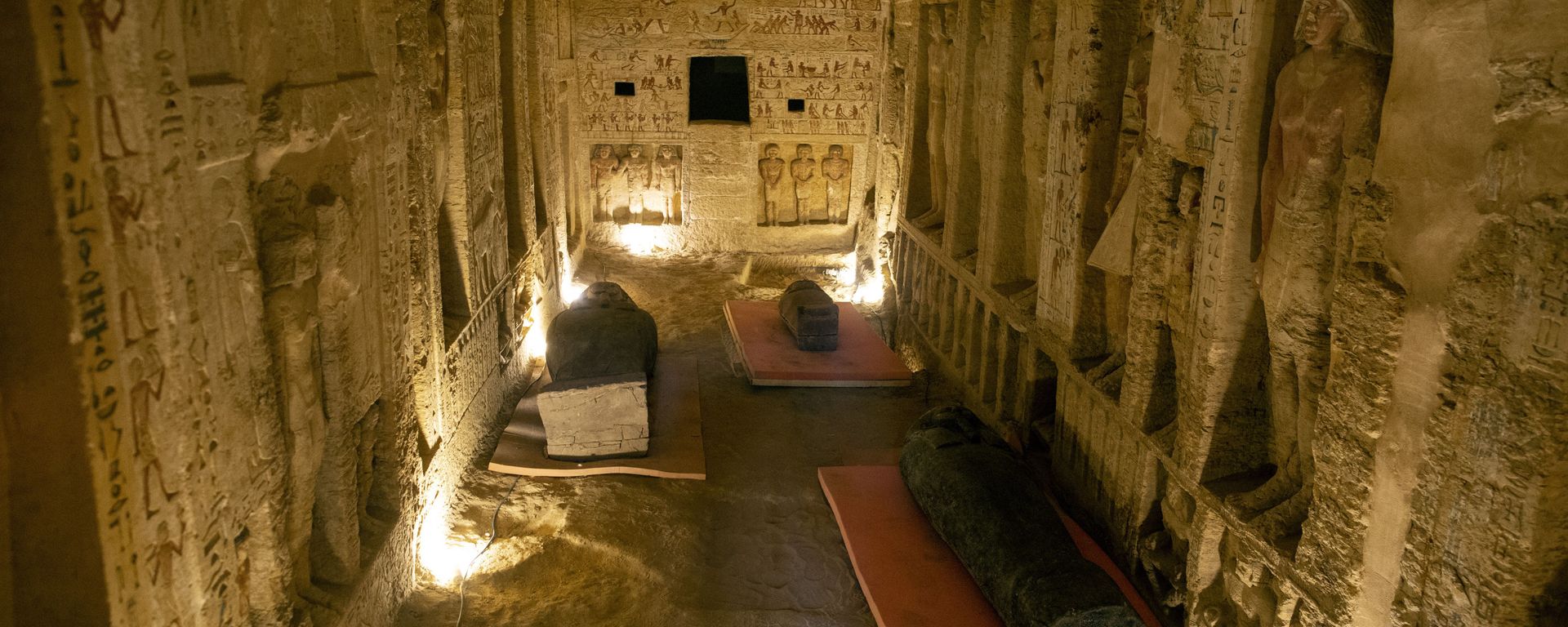 Several sarcophagi are displayed inside a tomb at the Saqqara archaeological site, 30 kilometers (19 miles) south of Cairo, Egypt, on Saturday, 3 October 2020 Several sarcophagi are displayed inside a tomb at the Saqqara archaeological site, 30 kilometers (19 miles) south of Cairo, Egypt, on Saturday, 3 October 2020 - Sputnik International, 1920, 12.10.2020