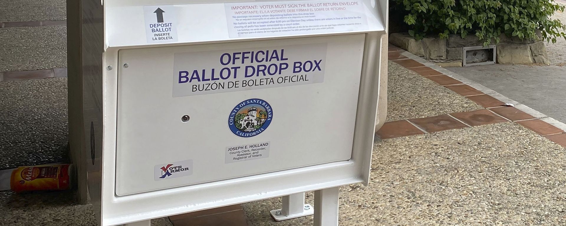 This undated photo provided by Santa Barbara County shows a ballot drop box that will be used in this year's election This undated photo provided by Santa Barbara County shows a ballot drop box that will be used in this year's election - Sputnik International, 1920, 19.09.2023