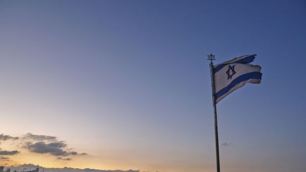 An Israeli flag flutters at the Mount of the Olives with a view of the Dome of the Rock in Jerusalem's al-Aqsa mosque compound (background) on September 23, 2020. - Sputnik International