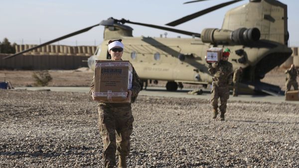 In this Tuesday, Dec. 24, 2019, photo, U.S. service members deliver Christmas gifts to their comrades on a base near the al-Omar oilfield in eastern Syria. In this Tuesday, Dec. 24, 2019, photo, U.S. service members deliver Christmas gifts to their comrades on a base near the al-Omar oilfield in eastern Syria. - Sputnik International