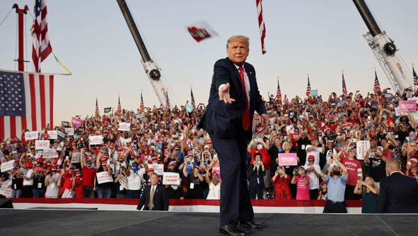 U.S. President Donald Trump tosses face masks to the crowd as he takes the stage for a campaign rally, his first since being treated for the coronavirus disease (COVID-19), at Orlando Sanford International Airport in Sanford, Florida, U.S., October 12, 2020. - Sputnik International