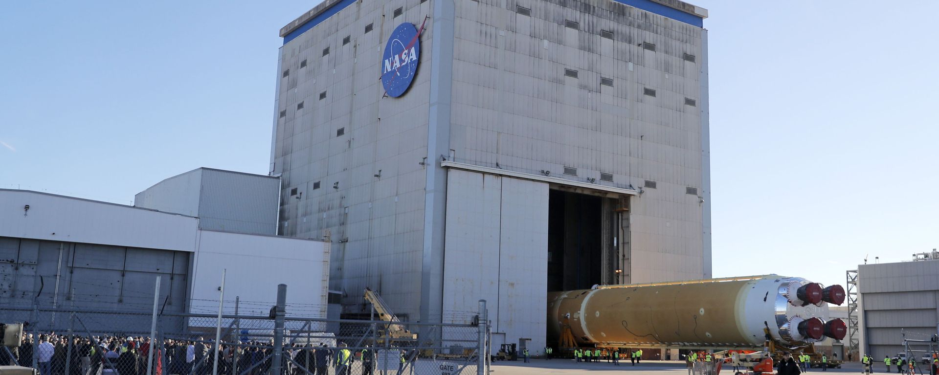 Employees and contractors watch as the core stage of NASA's Space Launch System rocket, that will be used for the Artemis 1 Mission, is rolled out of the NASA Michoud Assembly Facility where it was built, in New Orleans, Wednesday, Jan. 8, 2020. Employees and contractors watch as the core stage of NASA's Space Launch System rocket, that will be used for the Artemis 1 Mission, is rolled out of the NASA Michoud Assembly Facility where it was built, in New Orleans, Wednesday, Jan. 8, 2020. - Sputnik International, 1920, 09.01.2024