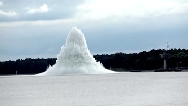 Tallboy bomb, the biggest World War Two bomb ever found in Poland, explodes underwater while being defused, in Swinoujscie, Poland, October 13, 2020 in this still image obtained from a video. - Sputnik International