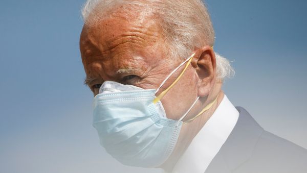 Wearing two protective face masks, U.S. Democratic presidential candidate Joe Biden descends from his campaign plane ahead of a series of campaign events, at the Fort Lauderdale-Hollywood International Airport, in Fort Lauderdale, Florida, U.S., October 13, 2020 Wearing two protective face masks, U.S. Democratic presidential candidate Joe Biden descends from his campaign plane ahead of a series of campaign events, at the Fort Lauderdale-Hollywood International Airport, in Fort Lauderdale, Florida, U.S., October 13, 2020 - Sputnik International