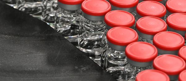 Capped vials are being pictured during filling and packaging tests for the large-scale production and supply of the University of Oxford’s COVID-19 vaccine candidate, AZD1222 Capped vials are being pictured during filling and packaging tests for the large-scale production and supply of the University of Oxford’s COVID-19 vaccine candidate, AZD1222 - Sputnik International