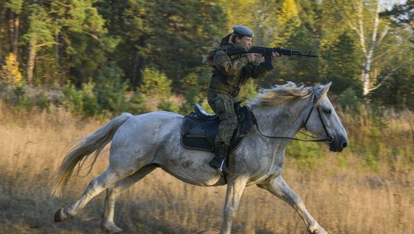 No Time to Horse Around: Russian Female Cadets Show Off Riding Skills - Sputnik International