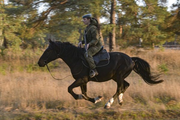 No Time to Horse Around: Russian Female Cadets Show Off Riding Skills - Sputnik International