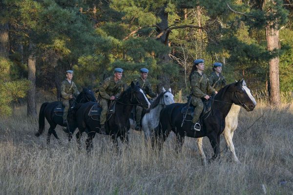 No Time to Horse Around: Russian Female Cadets Show Off Riding Skills - Sputnik International