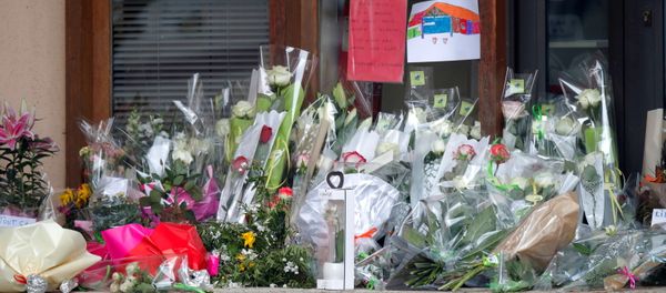 Flowers at the Bois d'Aulne college are seen after the attack in the Paris suburb of Conflans St Honorine, France, October 17, 2020. Flowers at the Bois d'Aulne college are seen after the attack in the Paris suburb of Conflans St Honorine, France, October 17, 2020. - Sputnik International