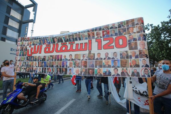 Police in Lebanon Use Tear Gas at Protest Marking 1 Year Since Unrest Began - Sputnik International