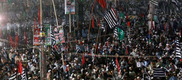 Supporters of Pakistan Democratic Movement (PDM), an alliance of political opposition parties, wave flags as they listen to their leaders during an anti-government protest rally in Karachi, Pakistan October 18, 2020 Supporters of Pakistan Democratic Movement (PDM), an alliance of political opposition parties, wave flags as they listen to their leaders during an anti-government protest rally in Karachi, Pakistan October 18, 2020 - Sputnik International